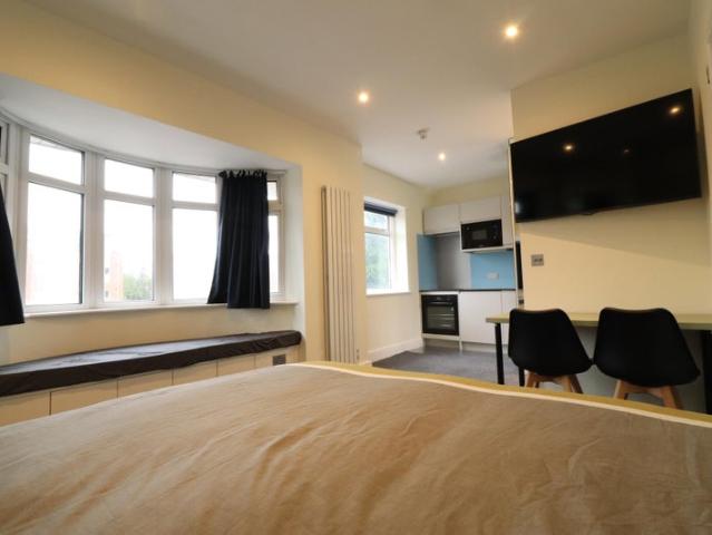 Studio for rent in London Borough of Ealing, Greater London