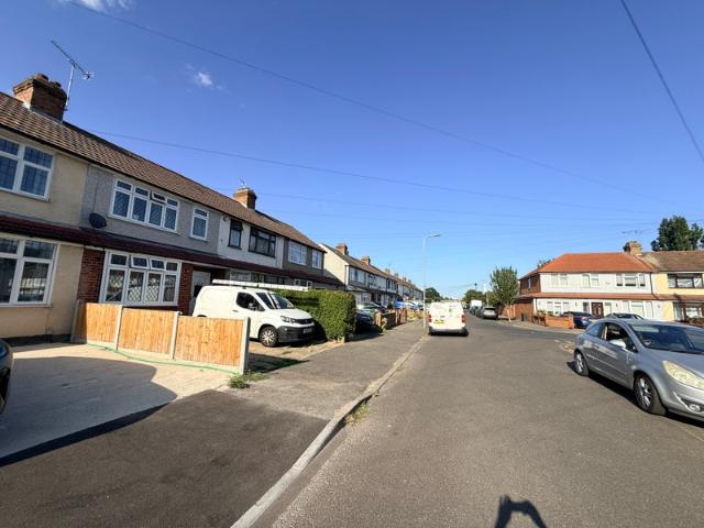 Apartment for rent in Harold Wood, Greater London