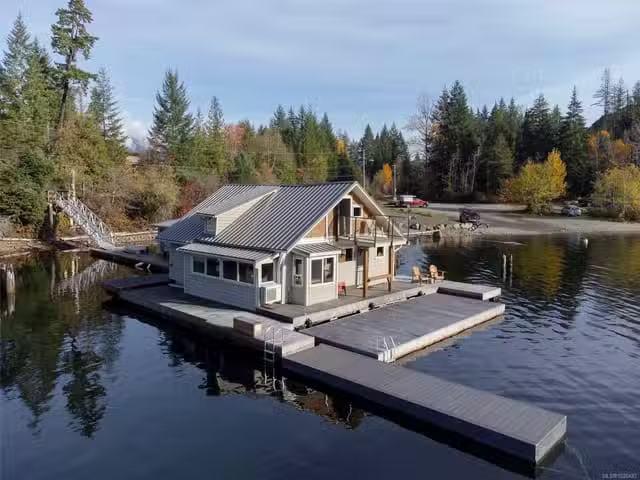 House for sale in Clayoquot, British Columbia