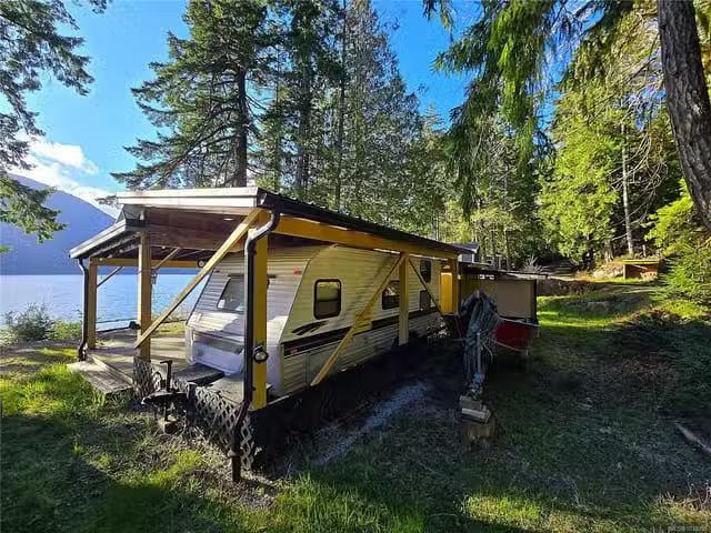 House for sale in Clayoquot, British Columbia