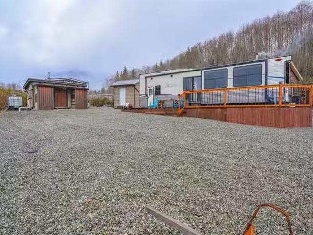 House for sale in Clayoquot, British Columbia