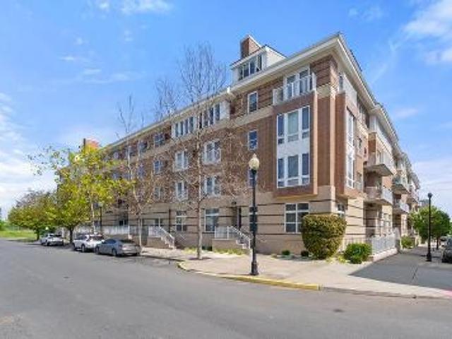 Condo for sale in Perth Amboy, New Jersey