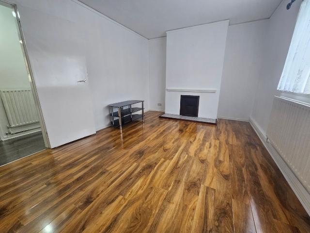 Apartment for rent in South Beddington, Greater London