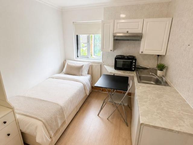 Room for rent in West Hackney, Greater London