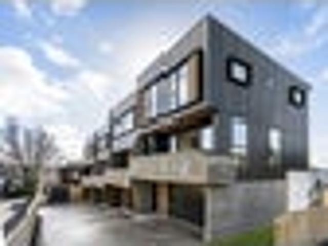 Townhouse for rent in Whangaparaoa, Oroua County