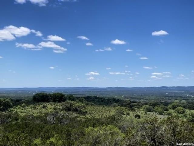 Land for sale in Pipe Creek, Texas