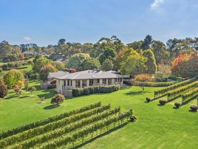 Cottage for sale in Camerons Creek, Victoria