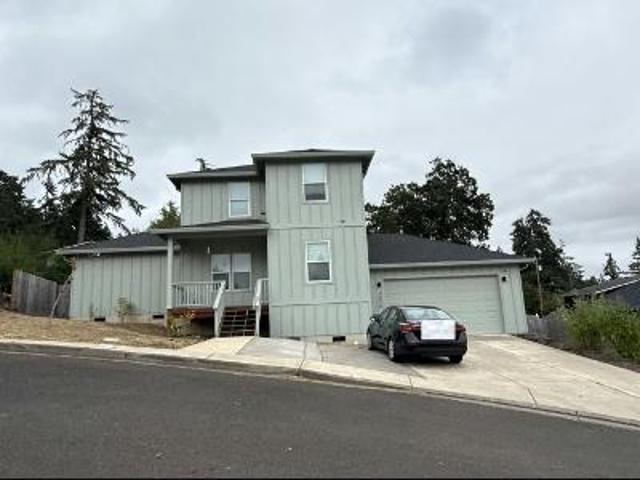 House for sale in Cottage Grove, Oregon