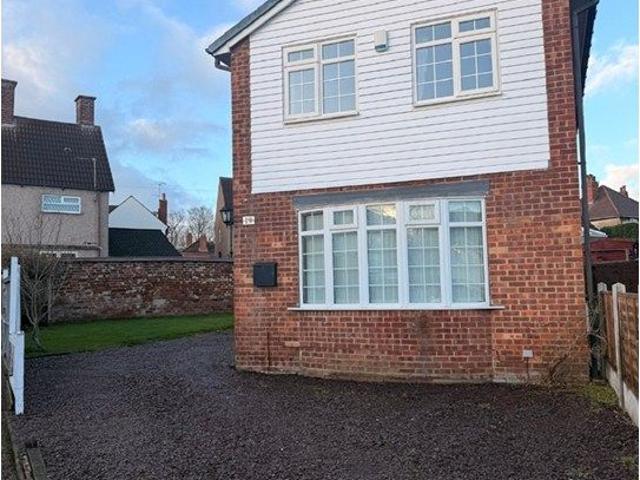 House for rent in Hollin Park, West Yorkshire