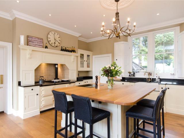 Apartment for rent in Brook Green, Greater London