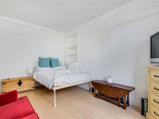 Studio for rent in Earl's Court, Greater London