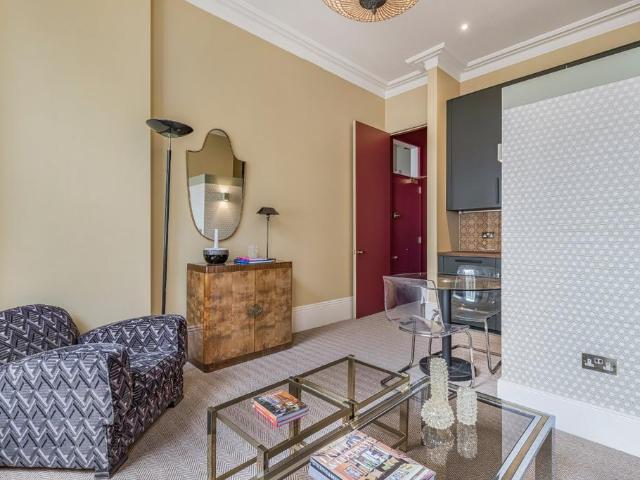 House for rent in Brompton, Greater London