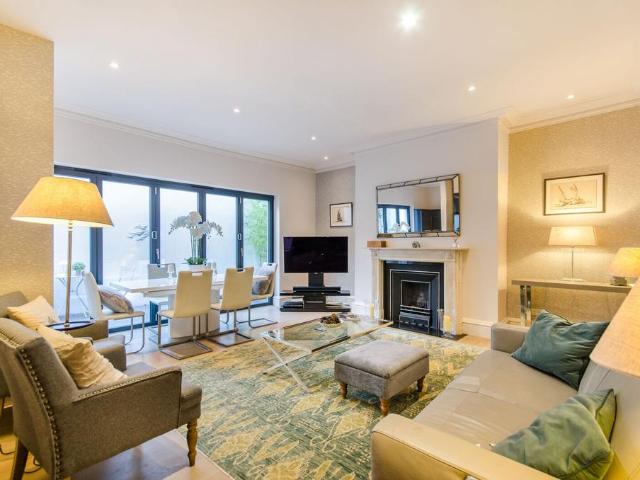 Apartment for rent in Earl's Court, Greater London