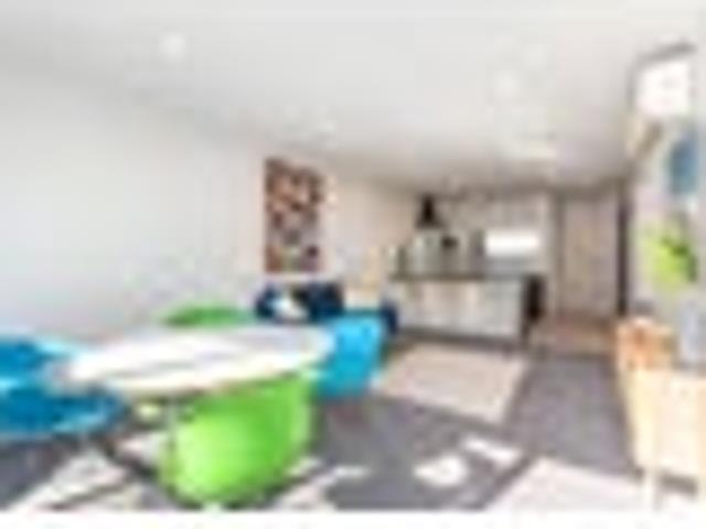 Townhouse for rent in Chaslands, Canterbury
