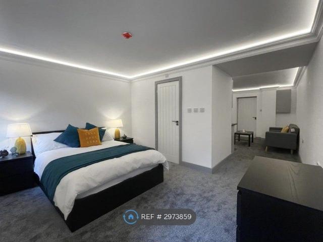 Studio for rent in Sutton Coldfield, West Midlands