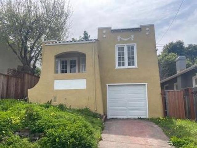 House for sale in Oakland