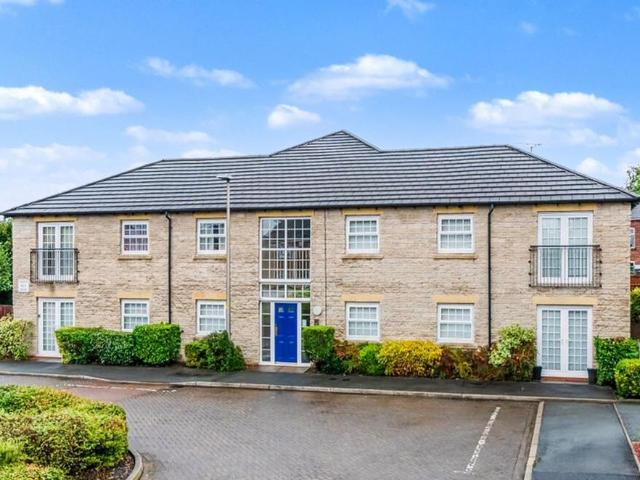Apartment for rent in Lilford, Wigan