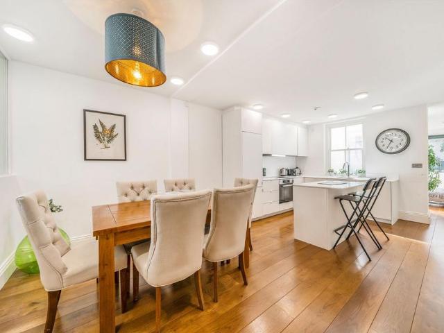 Apartment for rent in Earl's Court, Greater London