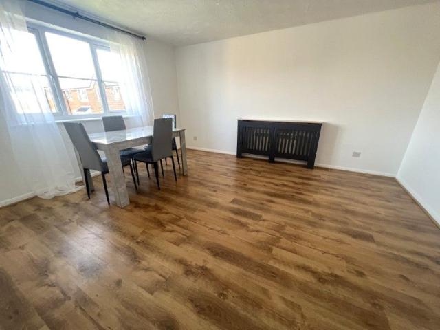 Apartment for rent in Lower Feltham, Greater London