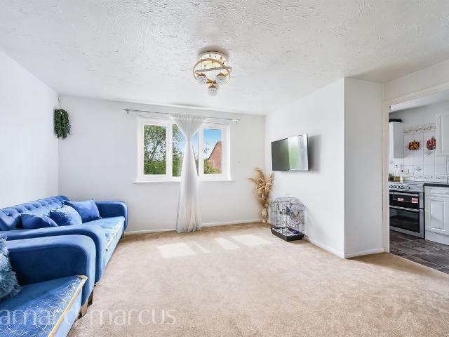 Apartment for rent in Lower Feltham, Greater London