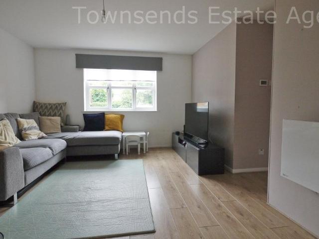 Apartment for rent in London Borough of Hounslow, Lower Feltham