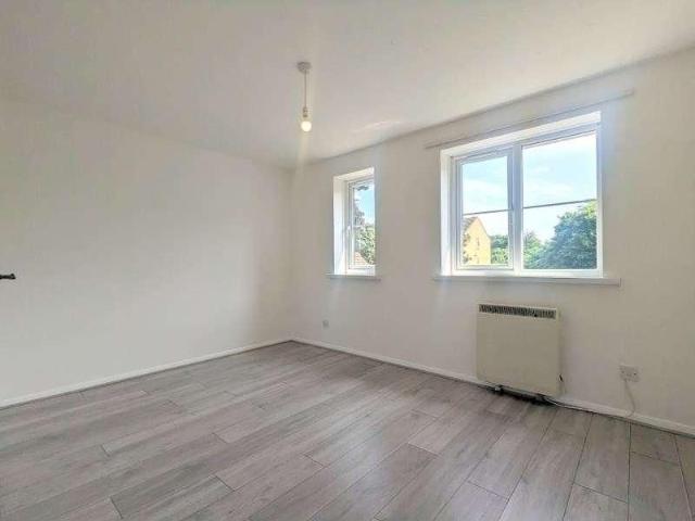 Apartment for rent in Lower Feltham, Greater London