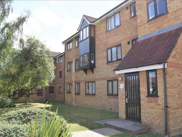 Apartment for rent in Lower Feltham, Greater London