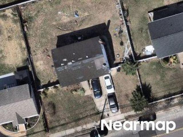 House for sale in Bay Shore, New York