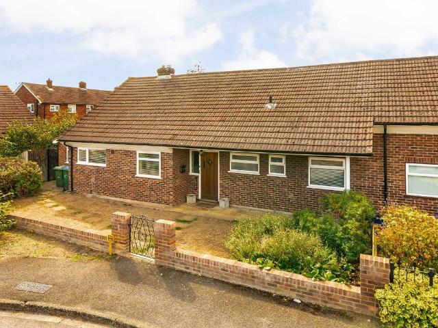 Apartment for rent in Blackhills, Surrey