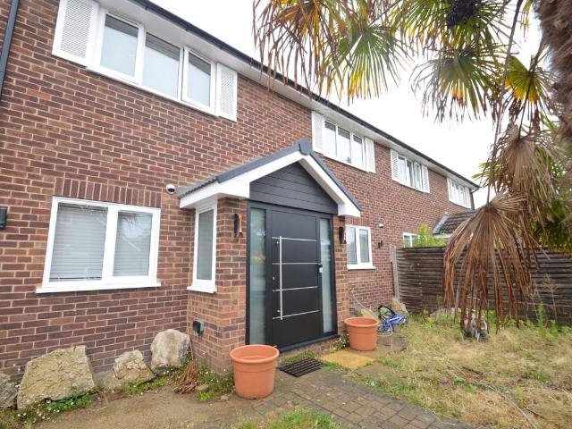 Studio for rent in Blackhills, Surrey