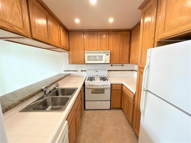 Apartment for rent in Canoga Park, California