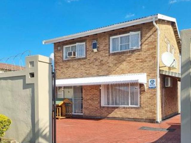 House for sale in Chatsworth, Kwazulu-natal