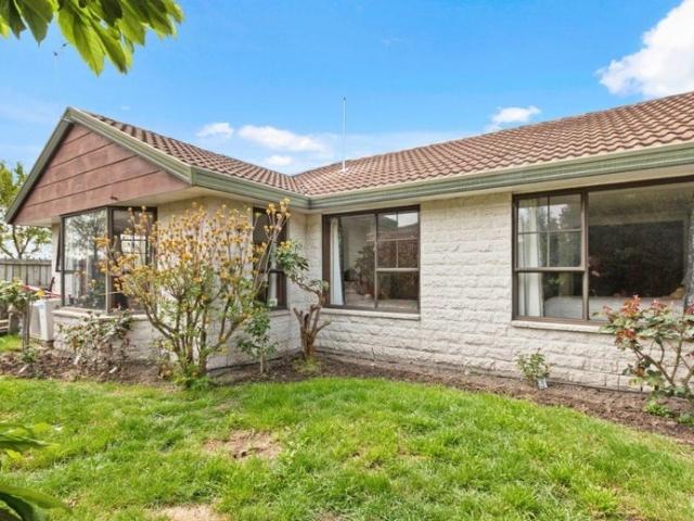 Apartment for rent in Chaslands, Canterbury