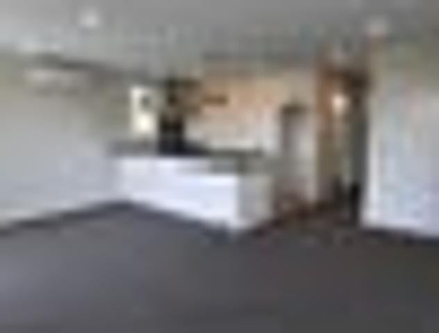 Townhouse for rent in Chaslands, Canterbury