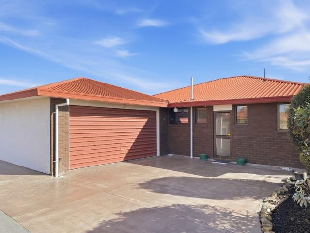 House for rent in Chaslands, Canterbury
