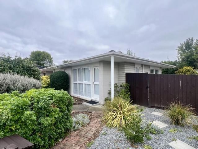 Apartment for rent in Chaslands, Canterbury