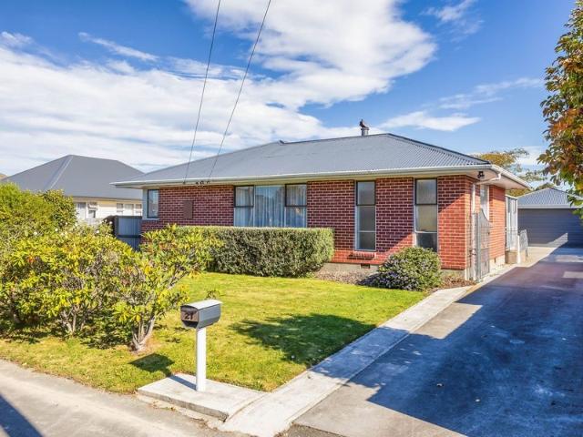 House for rent in Chaslands, Canterbury