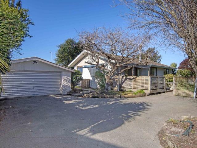 House for rent in Chaslands, Canterbury