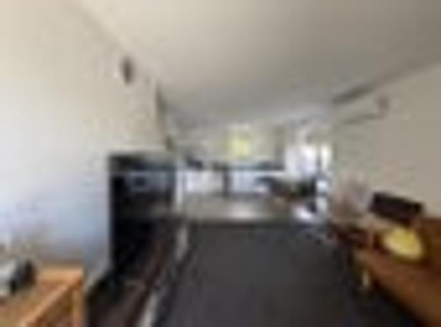 Townhouse for rent in Chaslands, Canterbury