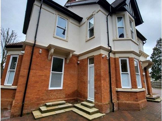 Studio for rent in Parkviews, Epsom and Ewell