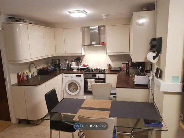 House for rent in London Borough of Hounslow, Greater London