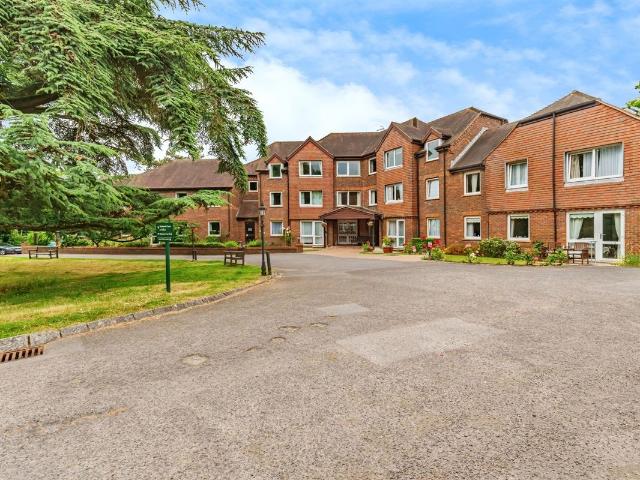Apartment for rent in Fole, Surrey