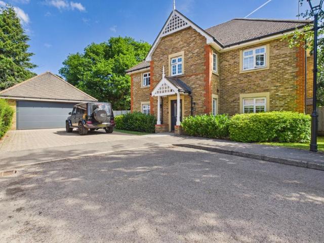 House for rent in Beaconsfield, Forty Green