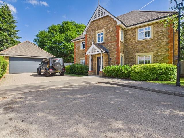 House for rent in Beaconsfield, Forty Green