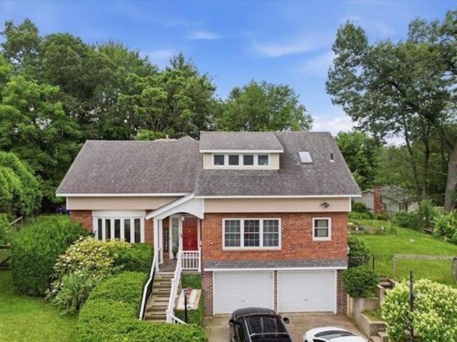 House for sale in Essex Junction, Vermont