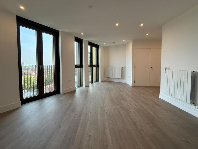 Apartment for rent in Mill Meads, Greater London