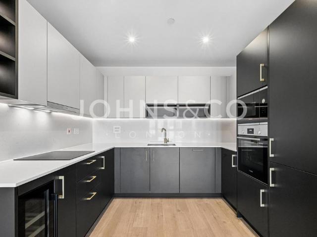 Apartment for rent in Mill Meads, Greater London