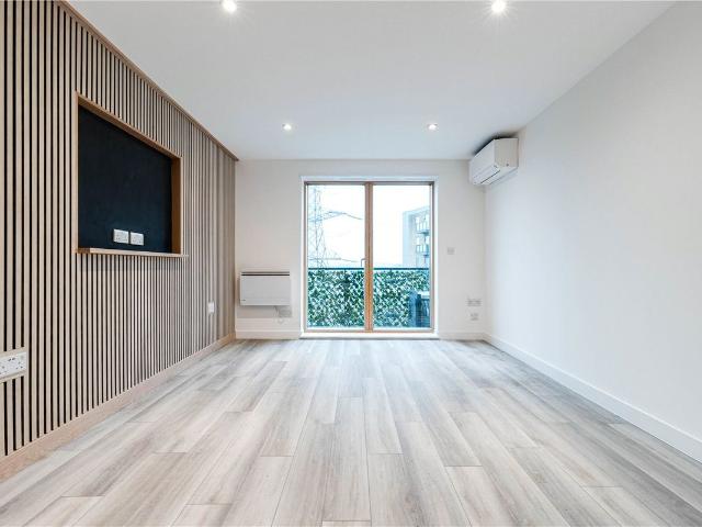 House for rent in London Borough of Merton, Merton Park