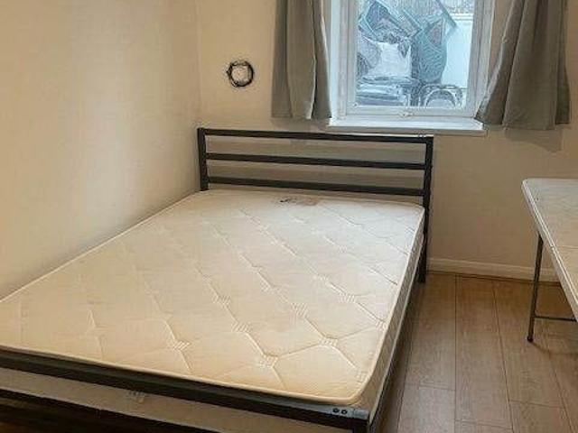 Room for rent in London Borough of Barking and Dagenham, Greater London