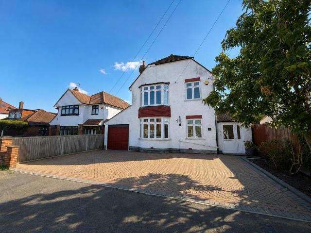 House for rent in Chattern Hill, Lower Halliford